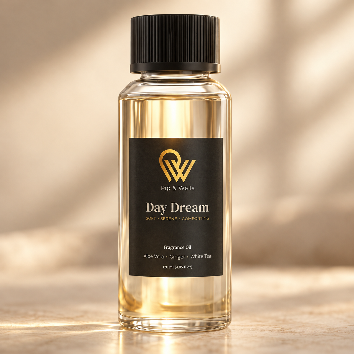 Vorderansicht einer 120 ml Flasche Pip & Wells Day Dream Duftöl vor warmbeigem Hintergrund