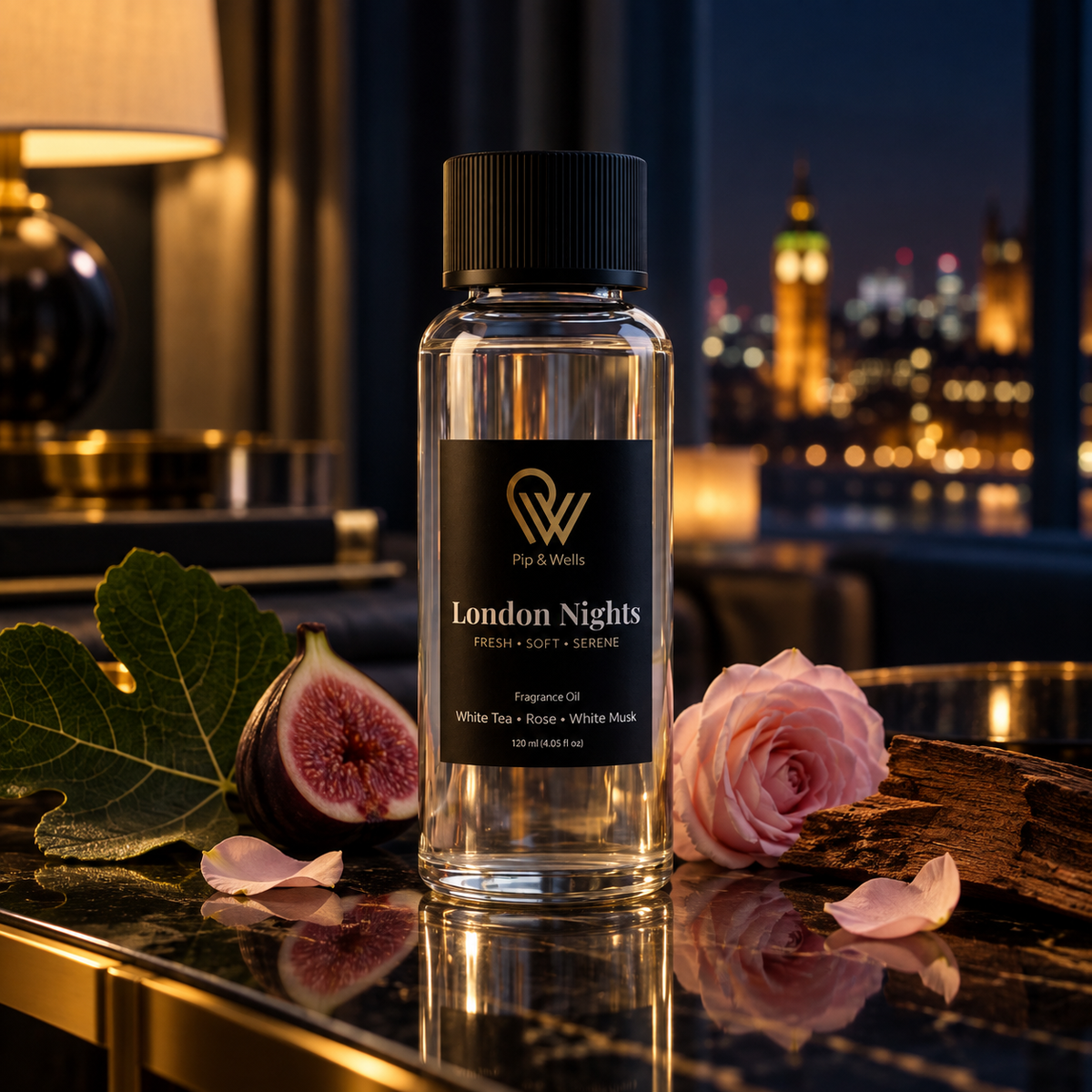 Flasche Pip & Wells London Nights Duftöl, 120 ml, nachts in einem Hotelzimmer mit Feige, Rose und Zedernholz