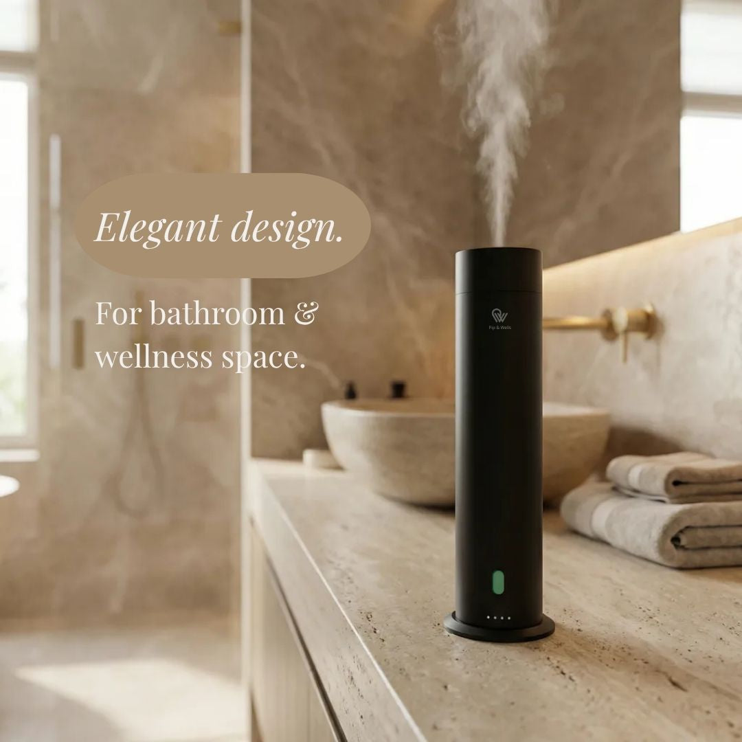 Pip & Wells Pure One mattschwarzer wasserloser Aroma-Diffuser auf einem Badezimmermöbel
