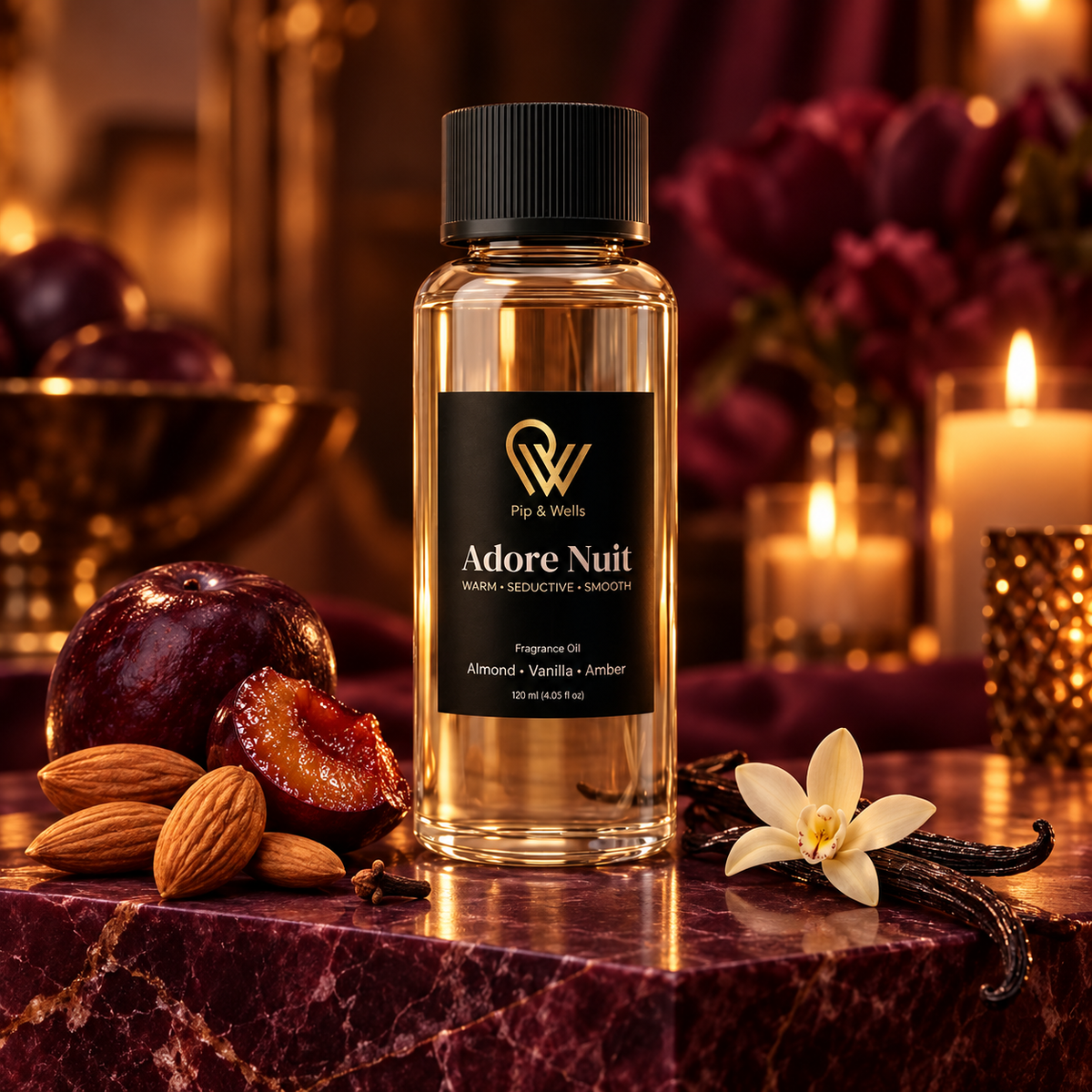 Flasche Pip & Wells Adore Nuit Duftöl, 120 ml, in einem warmen, kerzenbeleuchteten Raum mit Pflaume, Mandeln, Nelke und Vanille